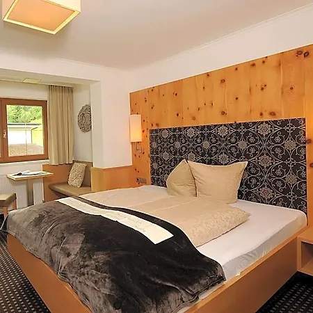 Burgschrofn Hotel 3*