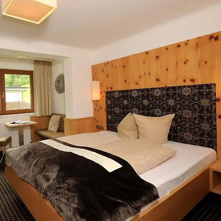 Burgschrofn Hotell Tux